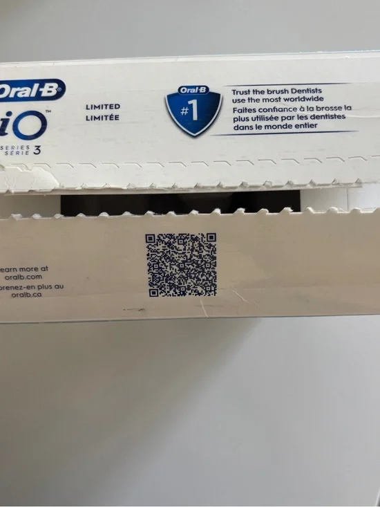 Oral-B iO Series 3 Limited Rechargeable Electric Toothbrush 2 Brush Heads Black - Picture 5 of 7